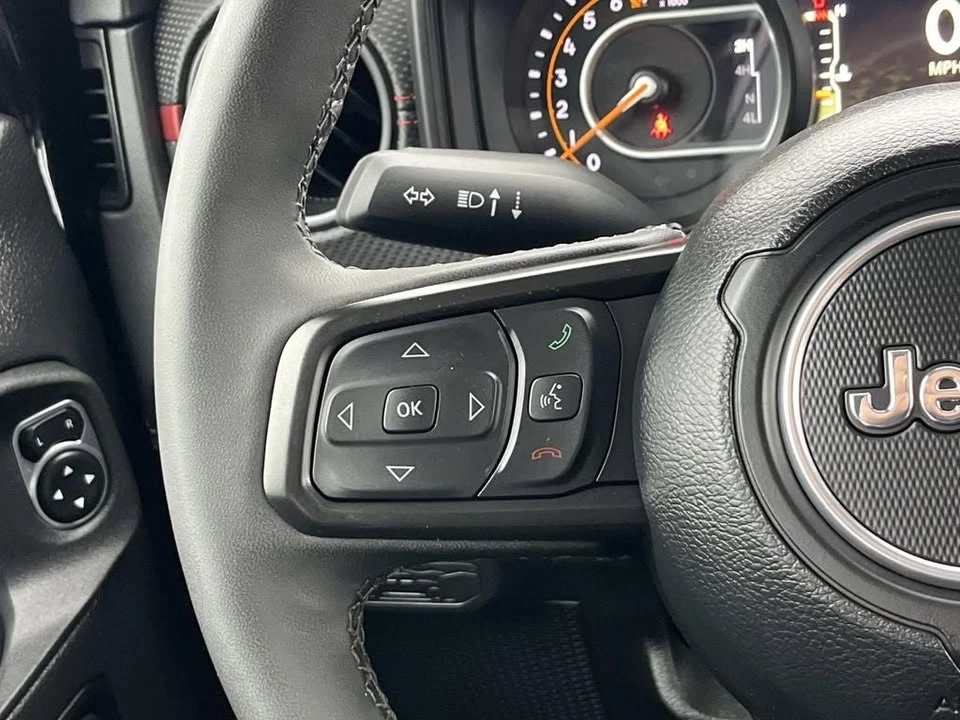 2025 Jeep JT Gladiator - Image 17 of 20