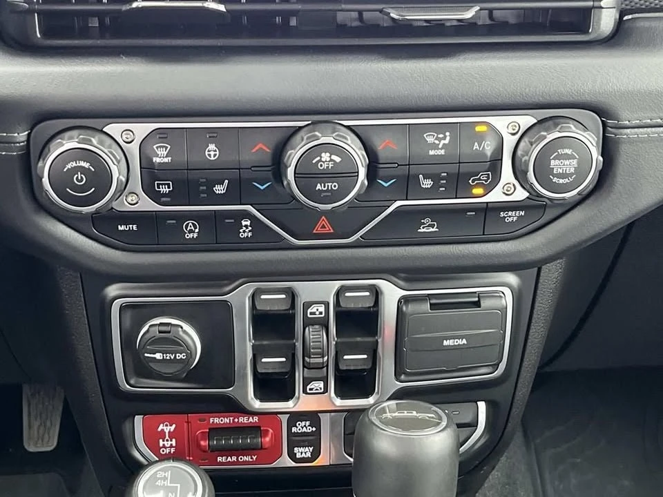 2025 Jeep JT Gladiator - Image 14 of 20