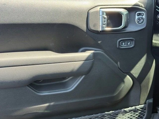 2025 Jeep JT Gladiator - Image 11 of 12