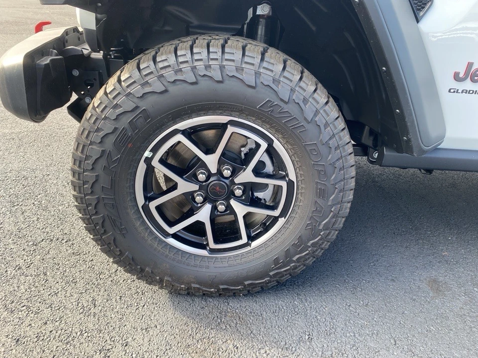 2025 Jeep JT Gladiator - Image 9 of 12