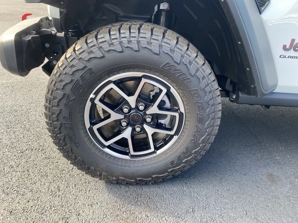 2025 Jeep JT Gladiator - Image 9 of 12