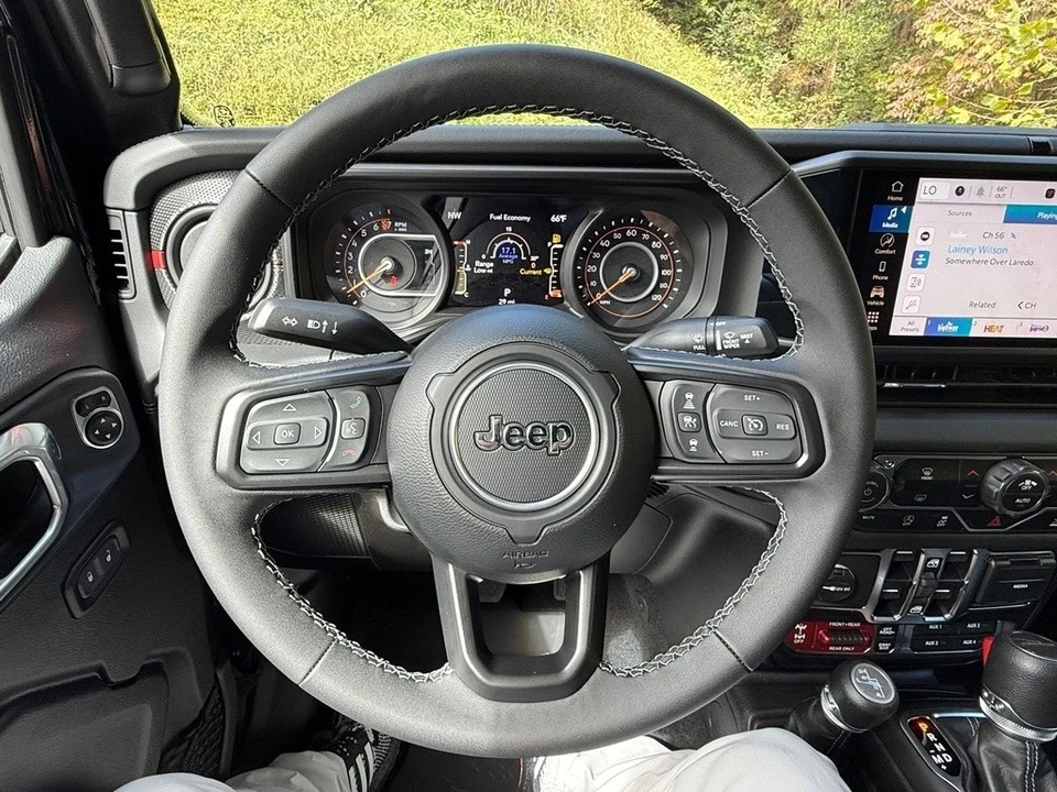 2025 Jeep JT Gladiator - Image 20 of 21