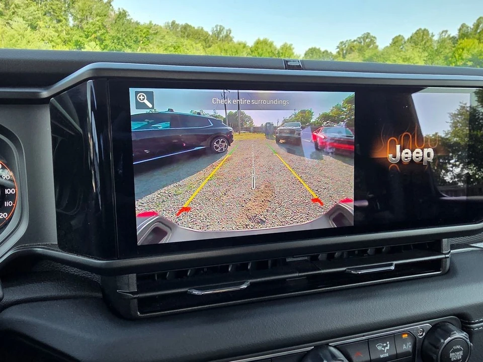 2025 Jeep JT Gladiator - Image 28 of 31