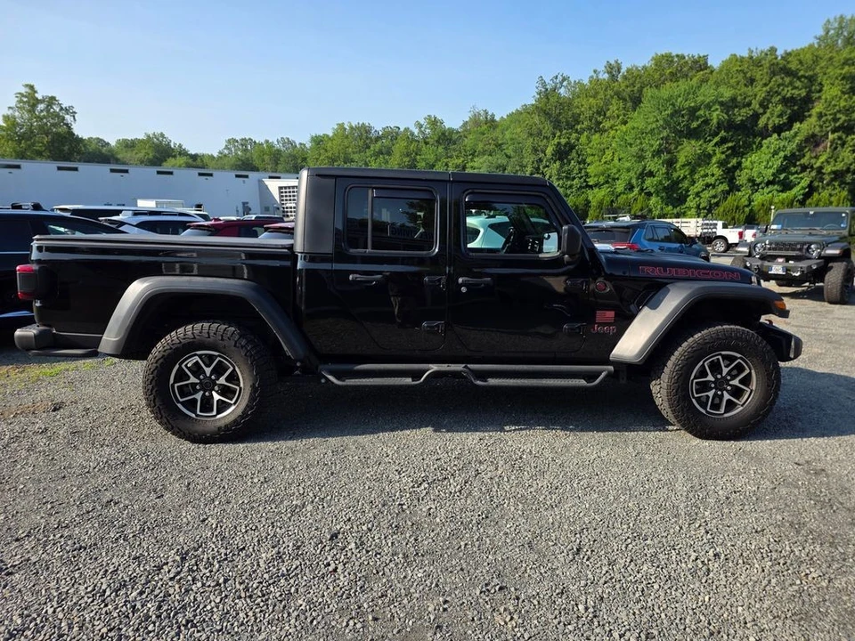 2025 Jeep JT Gladiator - Image 9 of 31