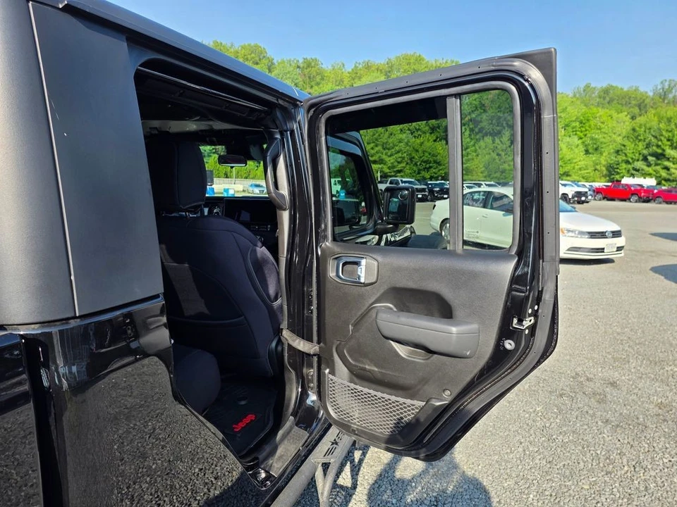 2025 Jeep JT Gladiator - Image 13 of 31