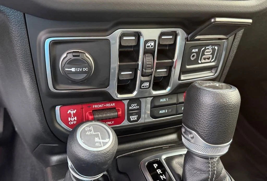 2025 Jeep JT Gladiator - Image 20 of 29