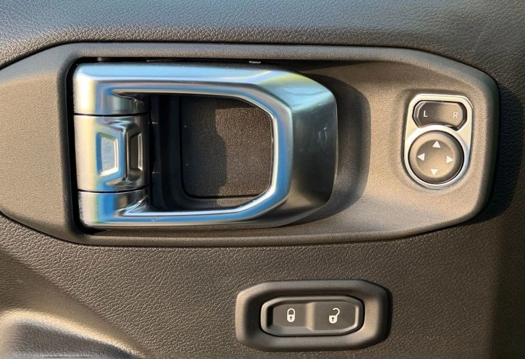 2025 Jeep JT Gladiator - Image 11 of 29