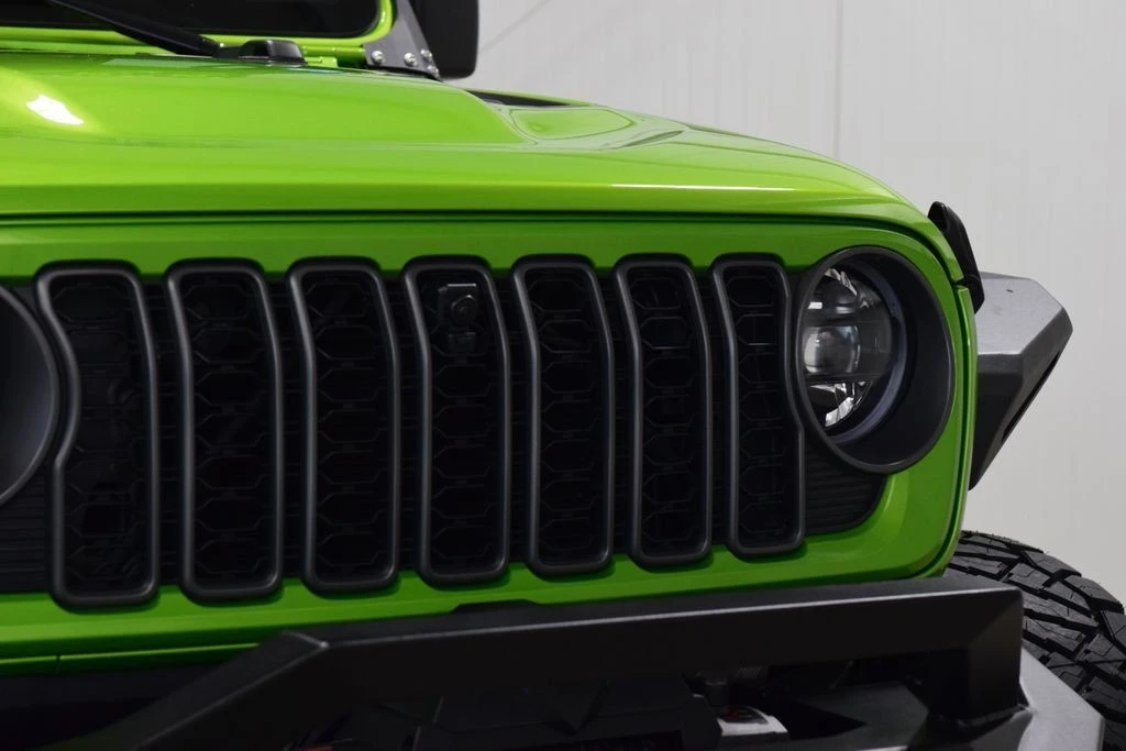2025 Jeep JT Gladiator - Image 9 of 31
