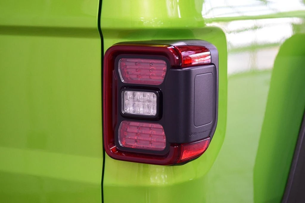 2025 Jeep JT Gladiator - Image 21 of 31
