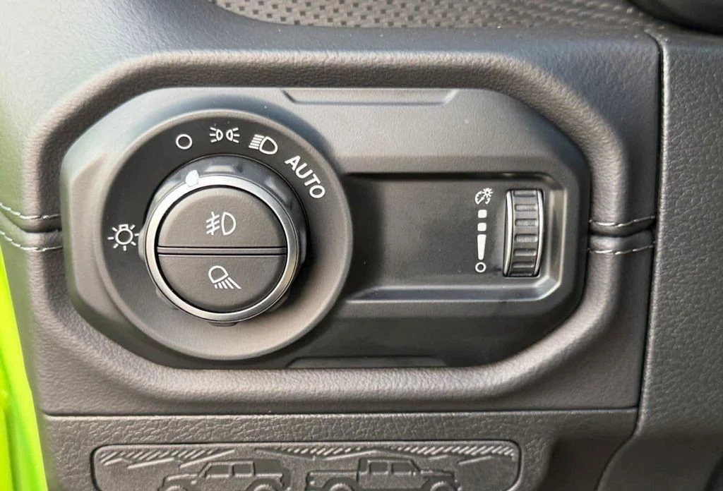 2025 Jeep JT Gladiator - Image 25 of 29