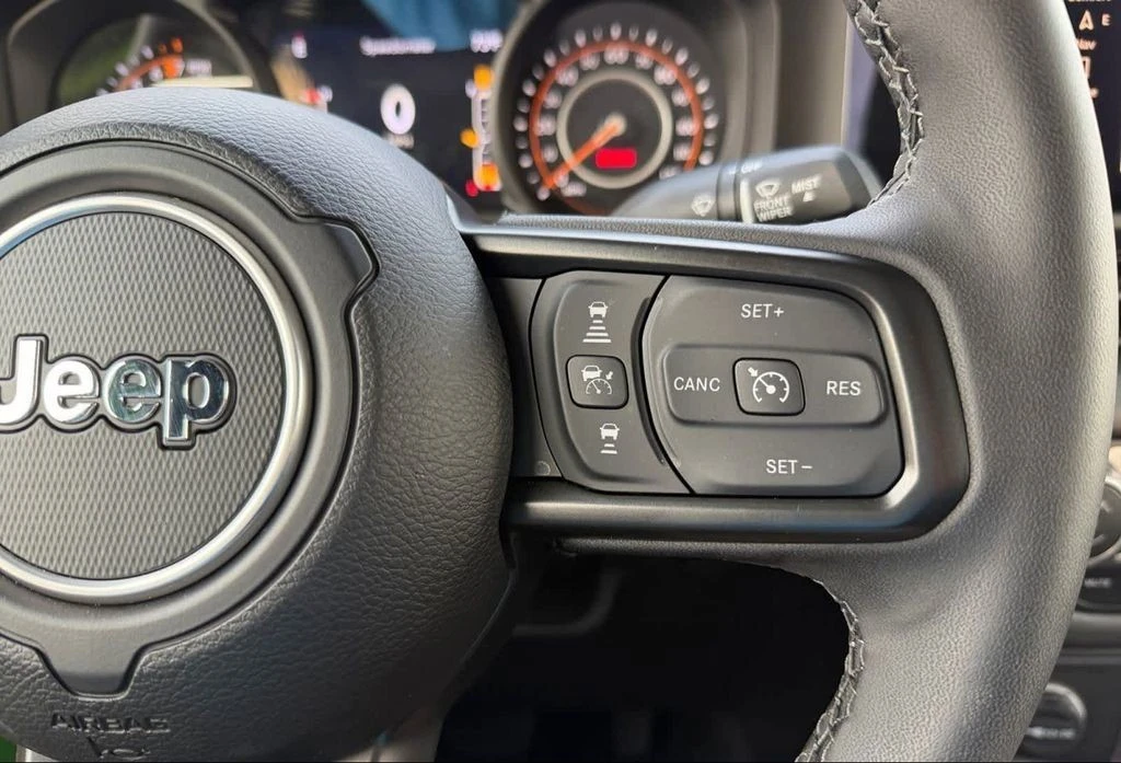 2025 Jeep JT Gladiator - Image 19 of 29