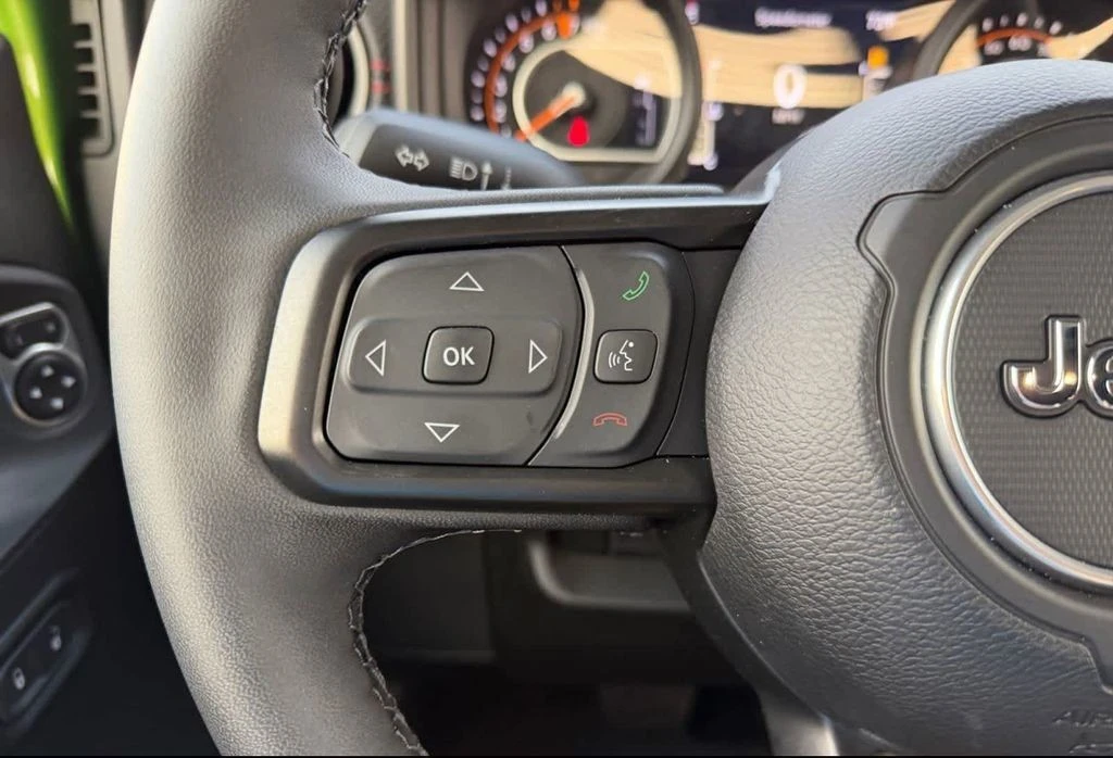 2025 Jeep JT Gladiator - Image 18 of 29