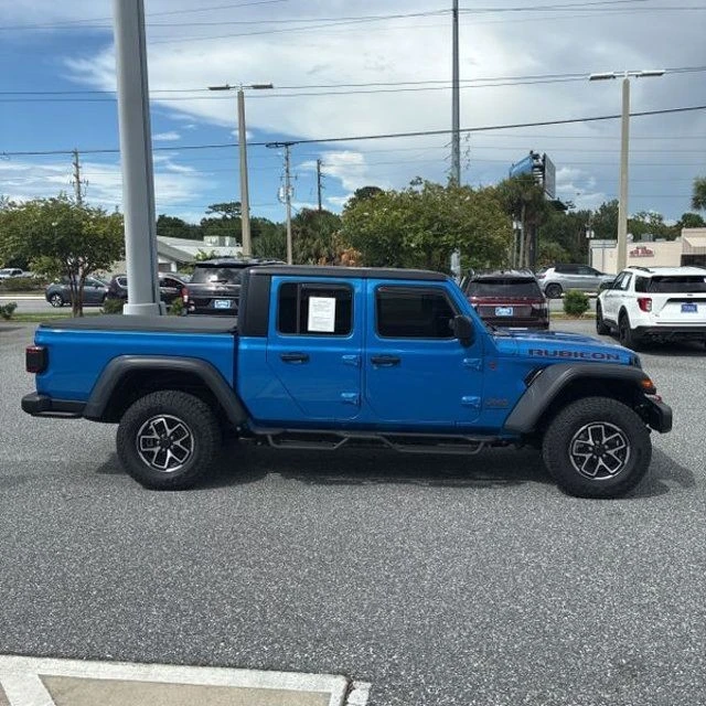 2025 Jeep JT Gladiator - Image 13 of 28