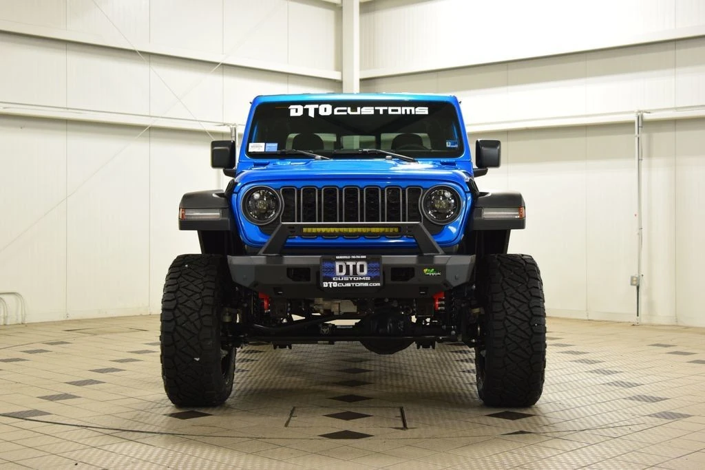 2025 Jeep JT Gladiator - Image 2 of 31