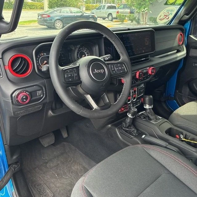 2025 Jeep JT Gladiator - Image 23 of 28