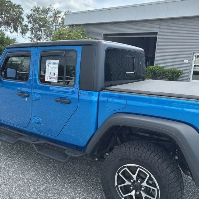 2025 Jeep JT Gladiator - Image 9 of 28