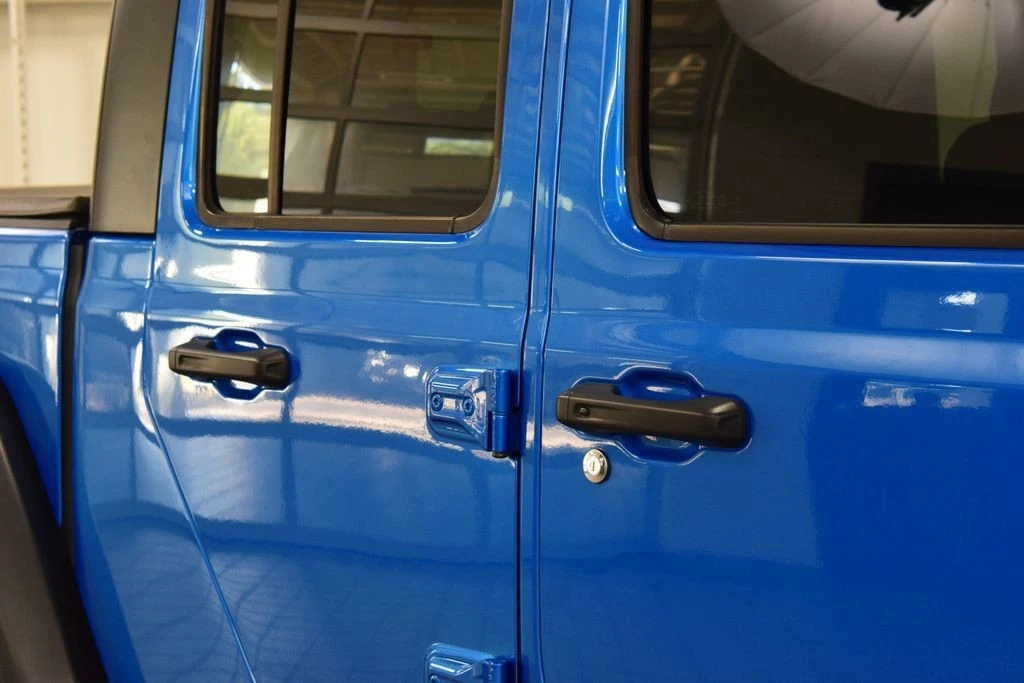 2025 Jeep JT Gladiator - Image 22 of 31