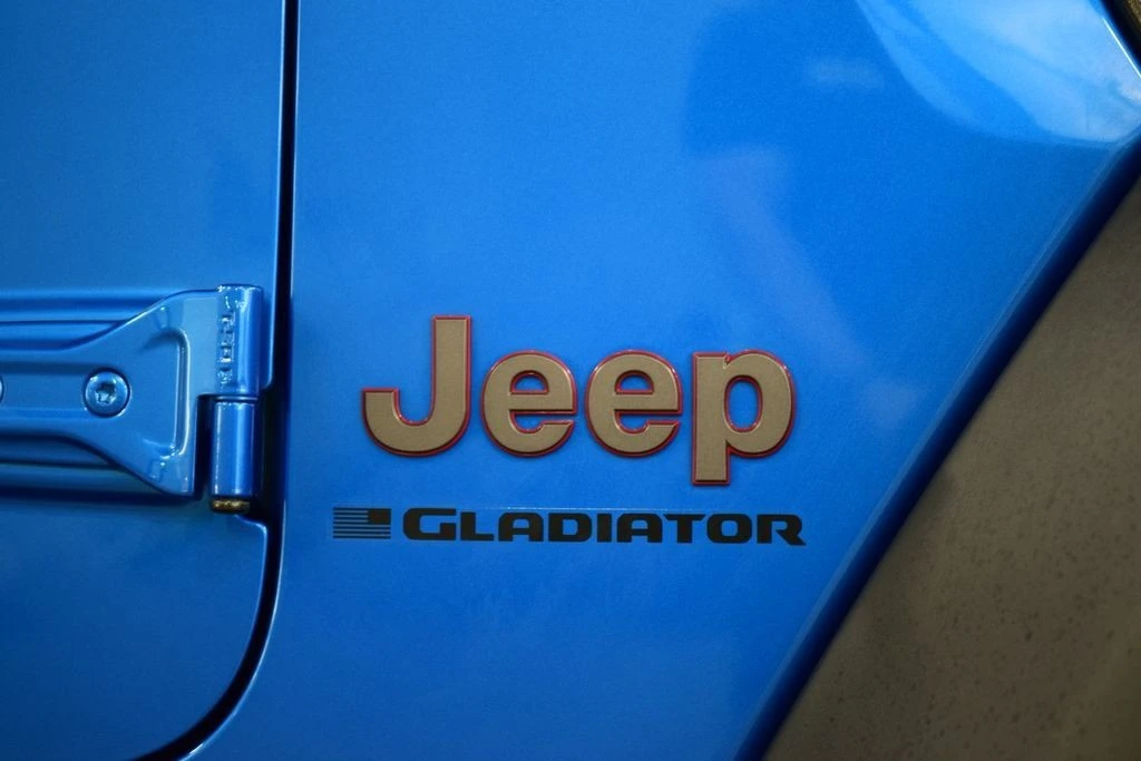 2025 Jeep JT Gladiator - Image 18 of 31