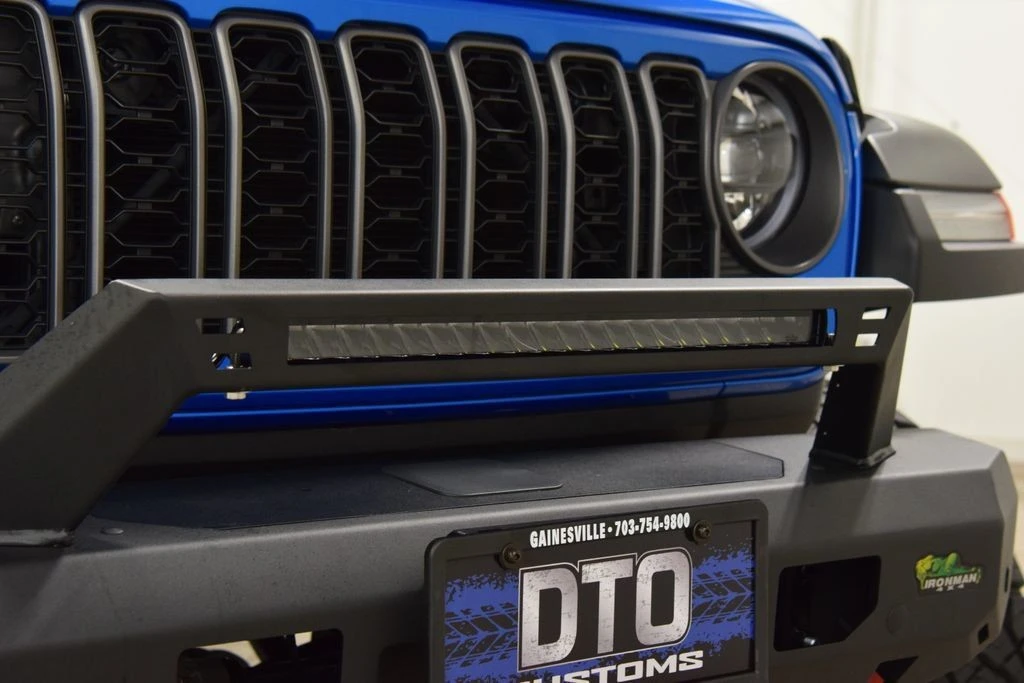 2025 Jeep JT Gladiator - Image 14 of 31