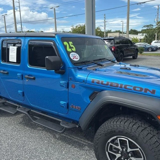 2025 Jeep JT Gladiator - Image 15 of 28