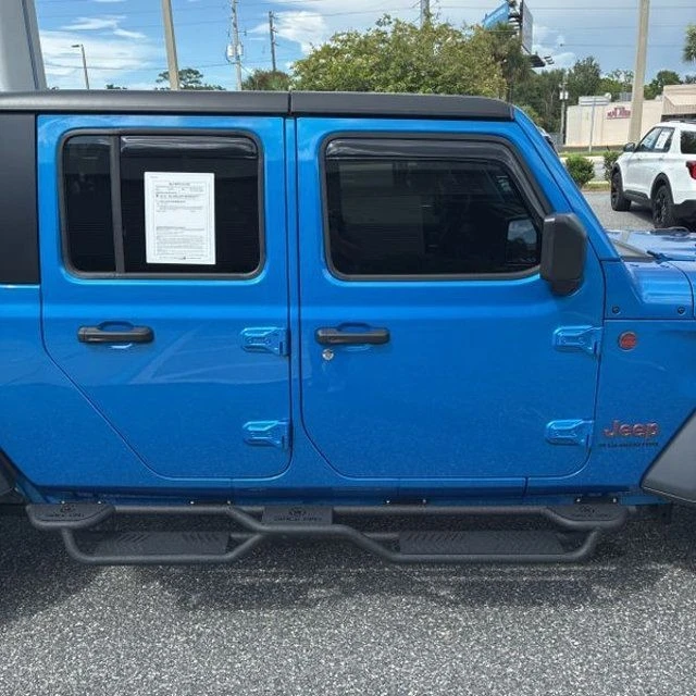 2025 Jeep JT Gladiator - Image 14 of 28
