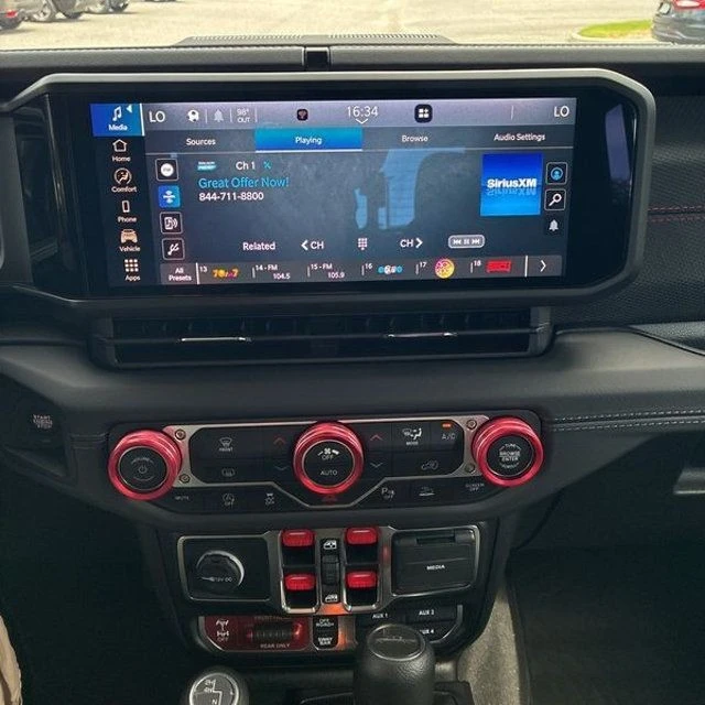 2025 Jeep JT Gladiator - Image 24 of 28