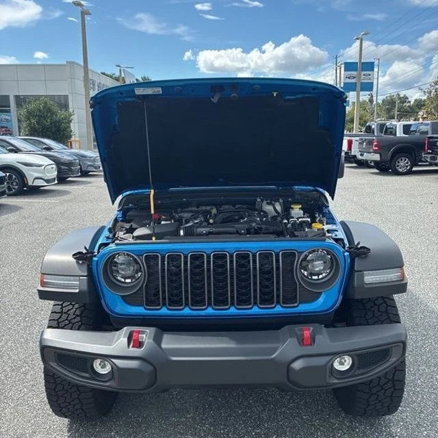 2025 Jeep JT Gladiator - Image 18 of 28
