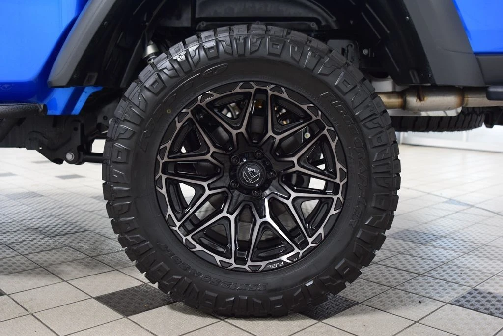 2025 Jeep JT Gladiator - Image 29 of 31