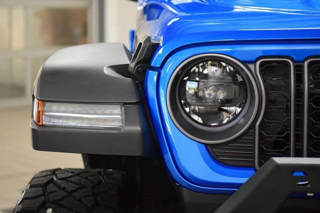 2025 Jeep JT Gladiator - Image 12 of 31