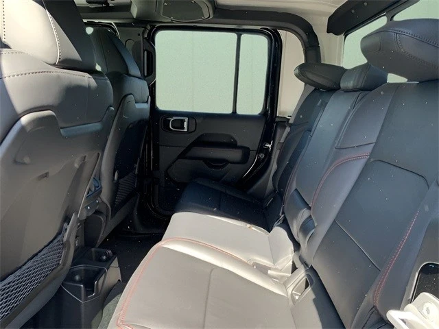 2025 Jeep JT Gladiator - Image 19 of 21
