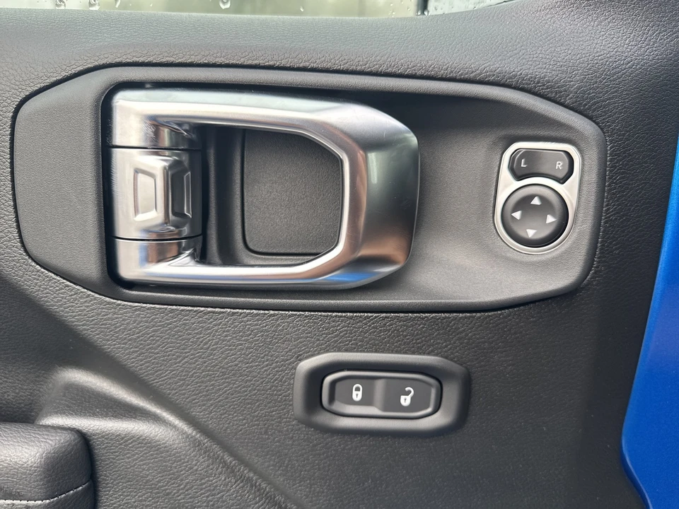 2025 Jeep JT Gladiator - Image 17 of 21