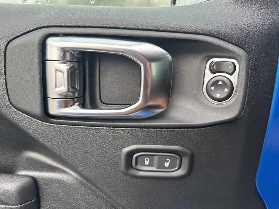 2025 Jeep JT Gladiator - Image 18 of 21