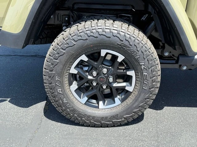 2025 Jeep JT Gladiator - Image 10 of 12