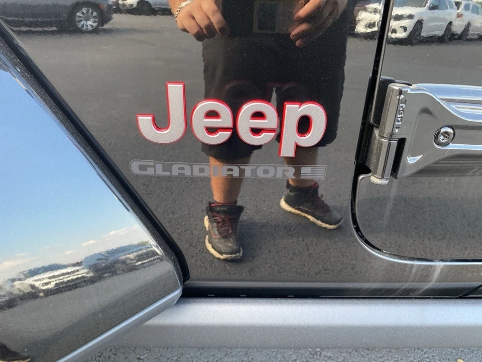 2025 Jeep JT Gladiator - Image 10 of 12