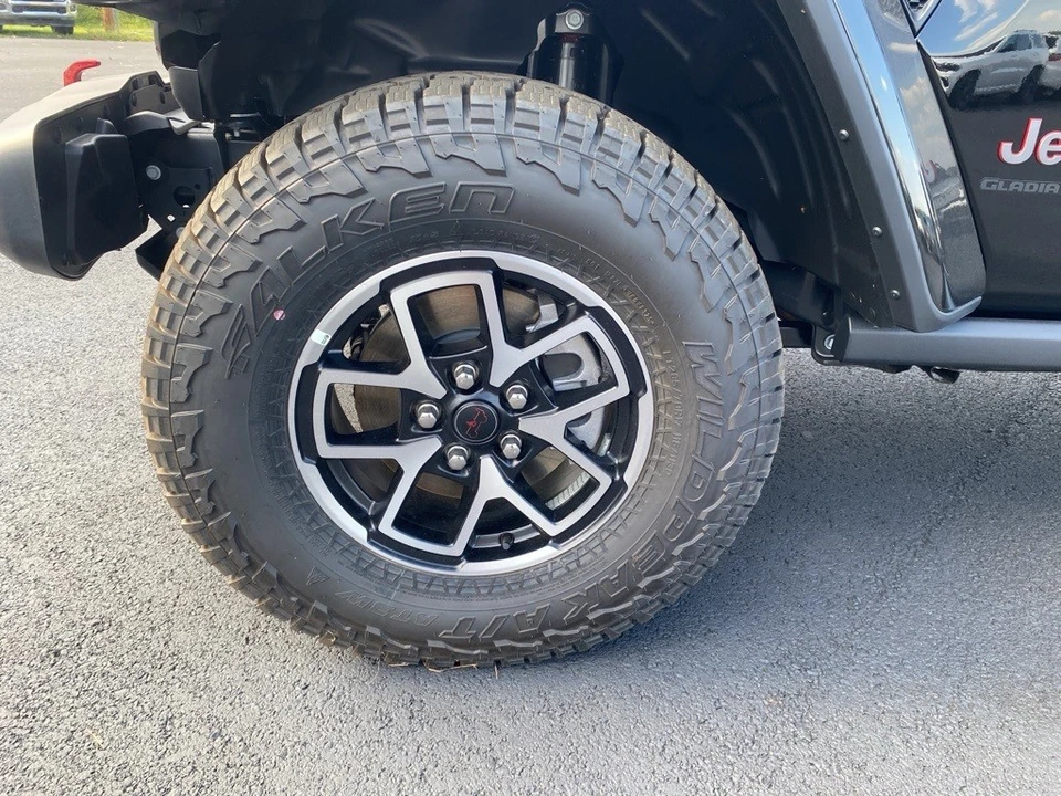 2025 Jeep JT Gladiator - Image 9 of 12