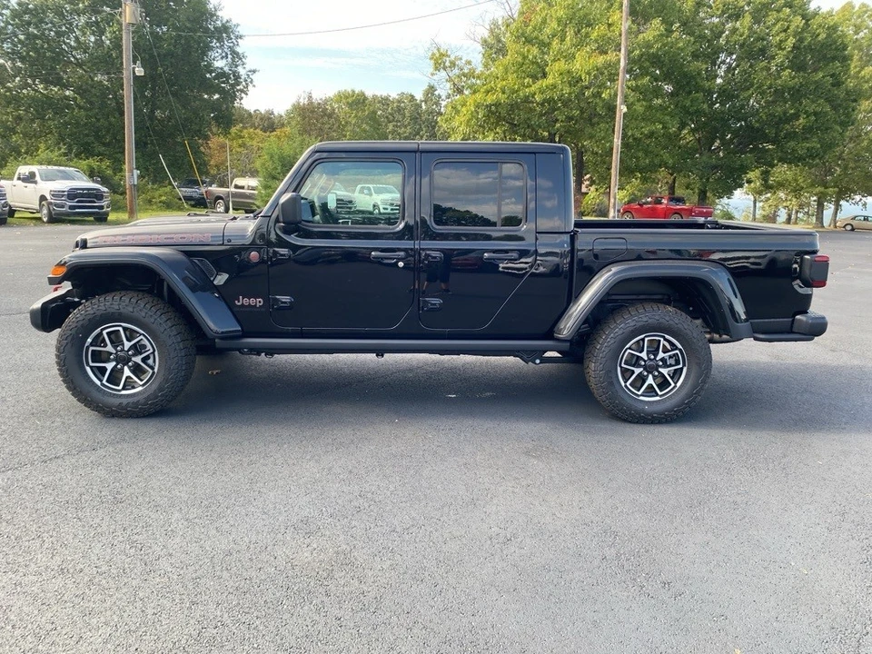 2025 Jeep JT Gladiator - Image 8 of 12