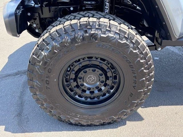 2025 Jeep JT Gladiator - Image 5 of 10