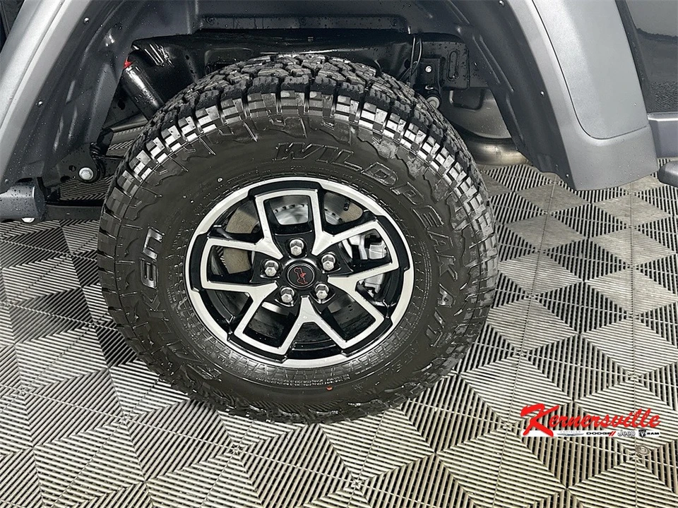 2025 Jeep JT Gladiator - Image 17 of 21