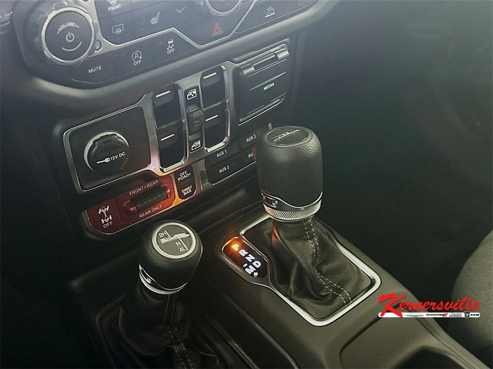 2025 Jeep JT Gladiator - Image 12 of 21