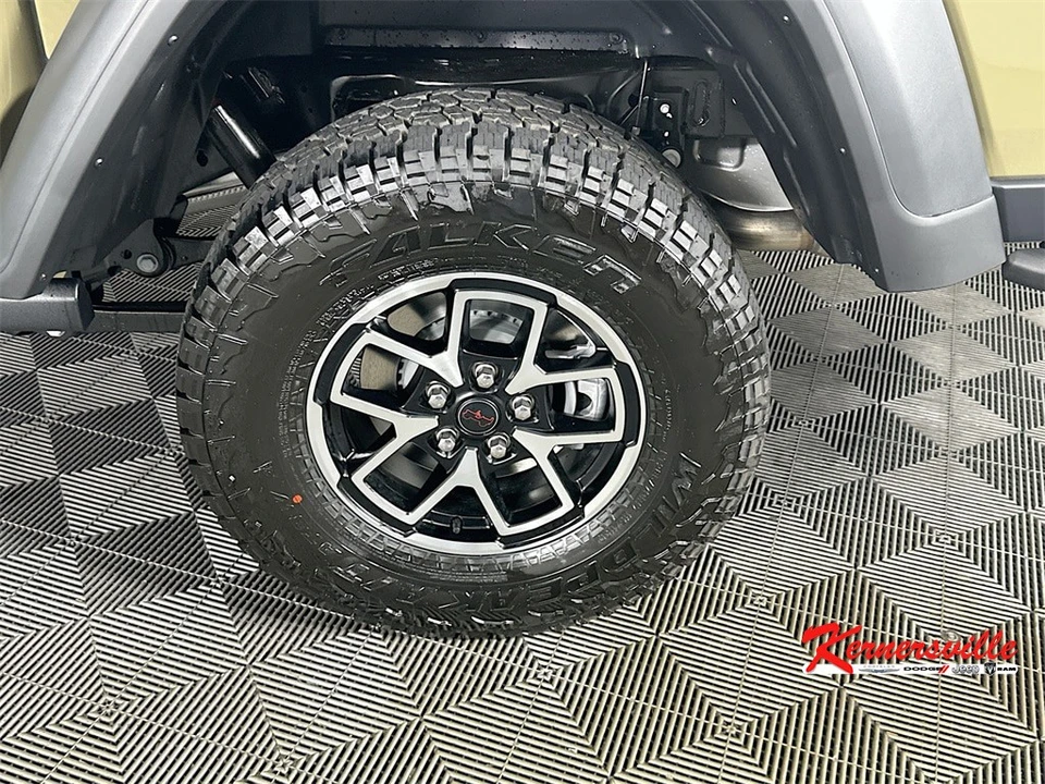2025 Jeep JT Gladiator - Image 17 of 21