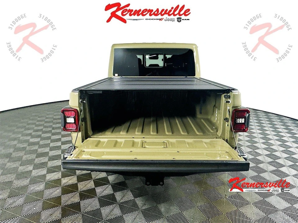 2025 Jeep JT Gladiator - Image 16 of 21