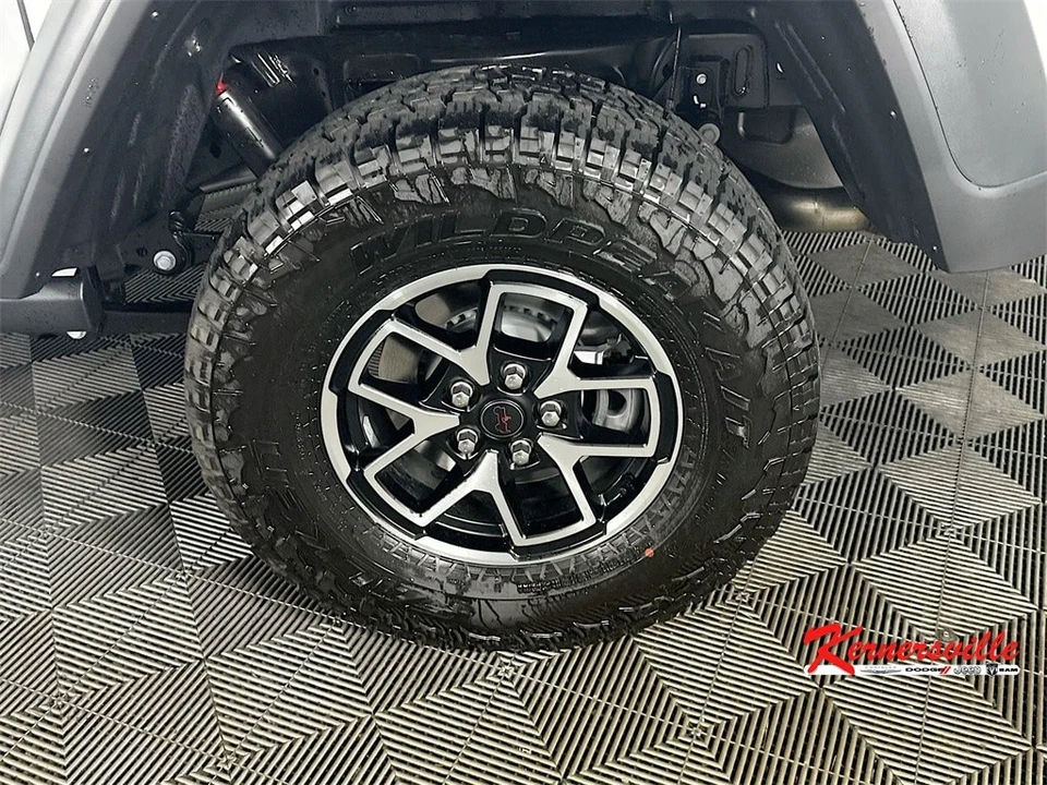 2025 Jeep JT Gladiator - Image 17 of 21