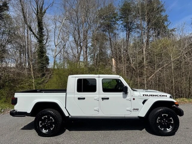 2025 Jeep JT Gladiator - Image 5 of 21