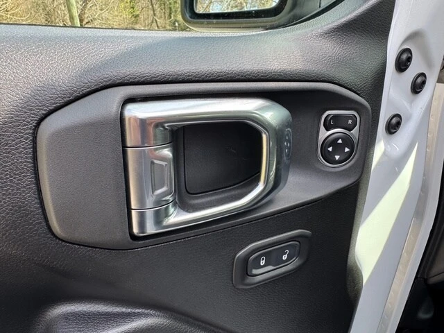 2025 Jeep JT Gladiator - Image 12 of 21