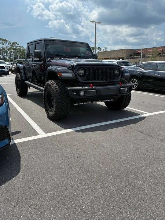 2025 Jeep JT Gladiator - Image 2 of 9