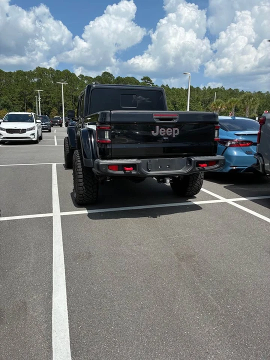 2025 Jeep JT Gladiator - Image 4 of 9