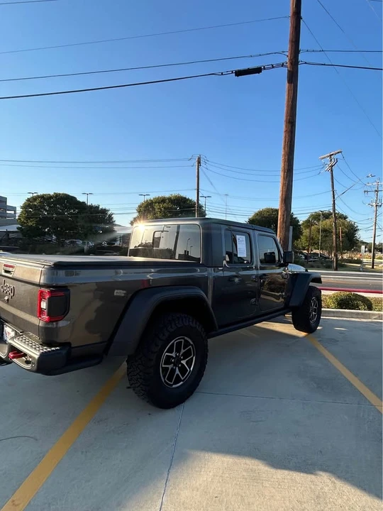 2025 Jeep JT Gladiator - Image 5 of 6