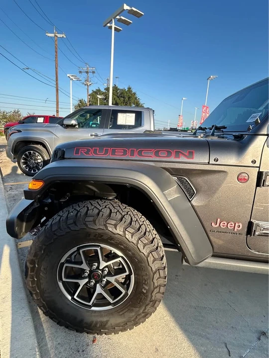 2025 Jeep JT Gladiator - Image 4 of 6