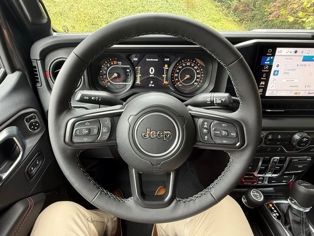 2025 Jeep JT Gladiator - Image 20 of 21