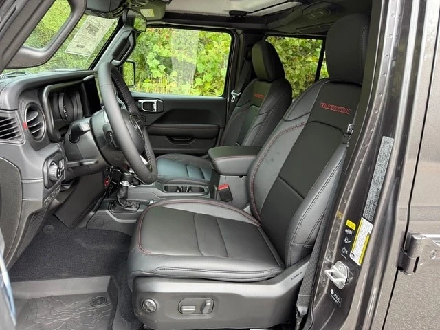 2025 Jeep JT Gladiator - Image 13 of 21